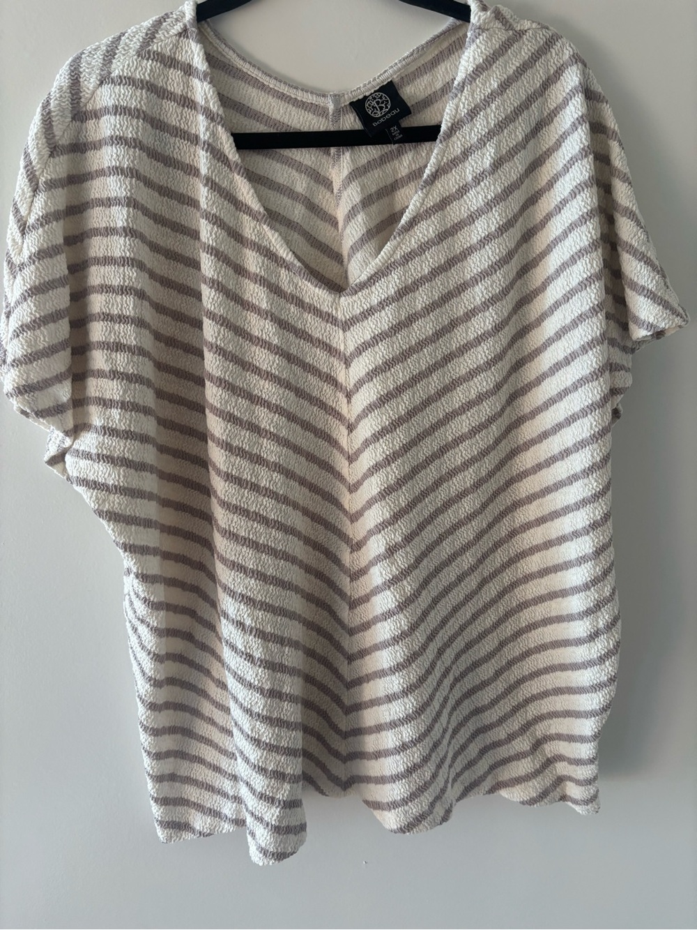 Striped V-Neck Short Sleeve Top in Cream and Lilac